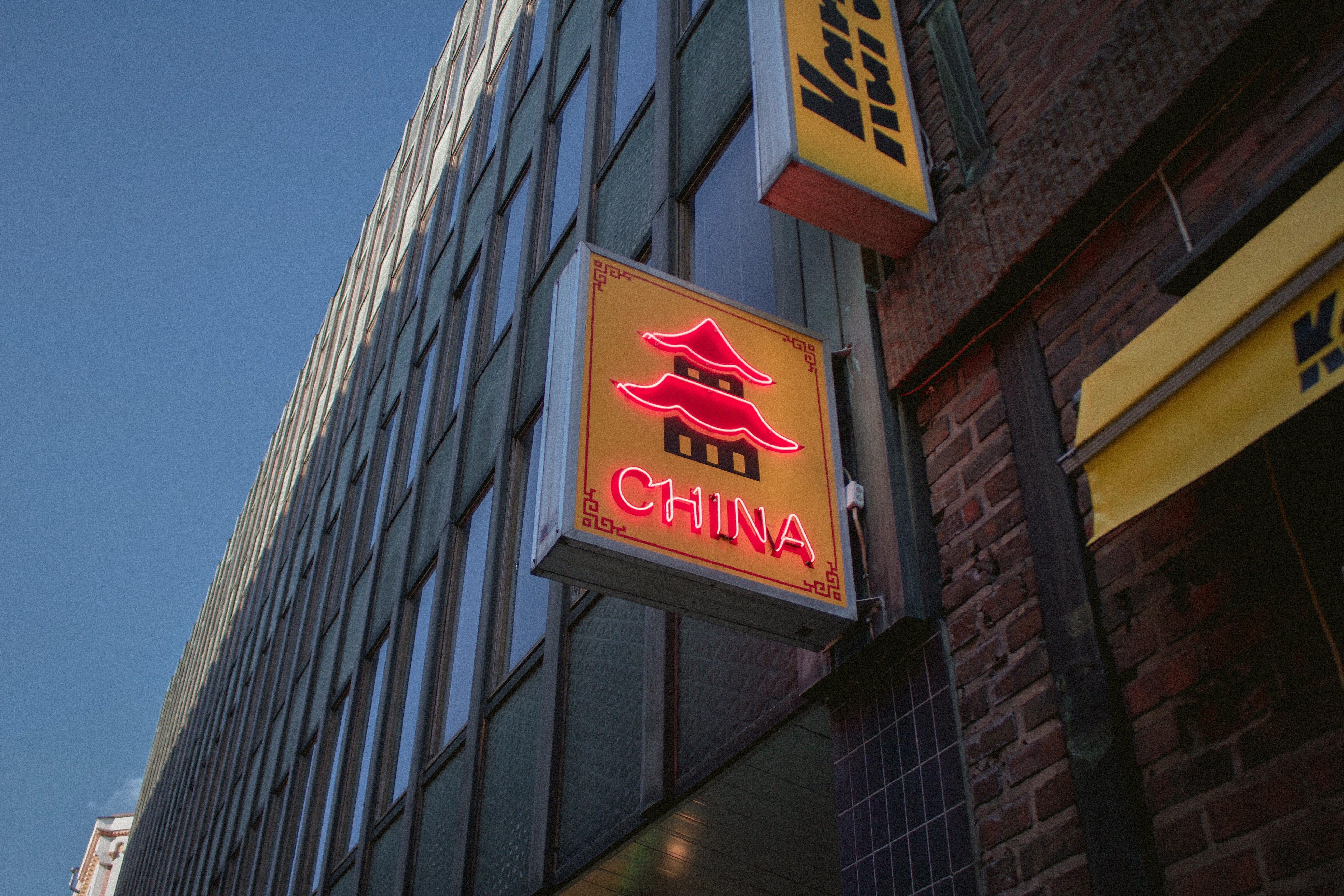 面對(duì)海外華人消費(fèi)者，做國(guó)際版小程序商城還是小紅書(shū)店鋪？